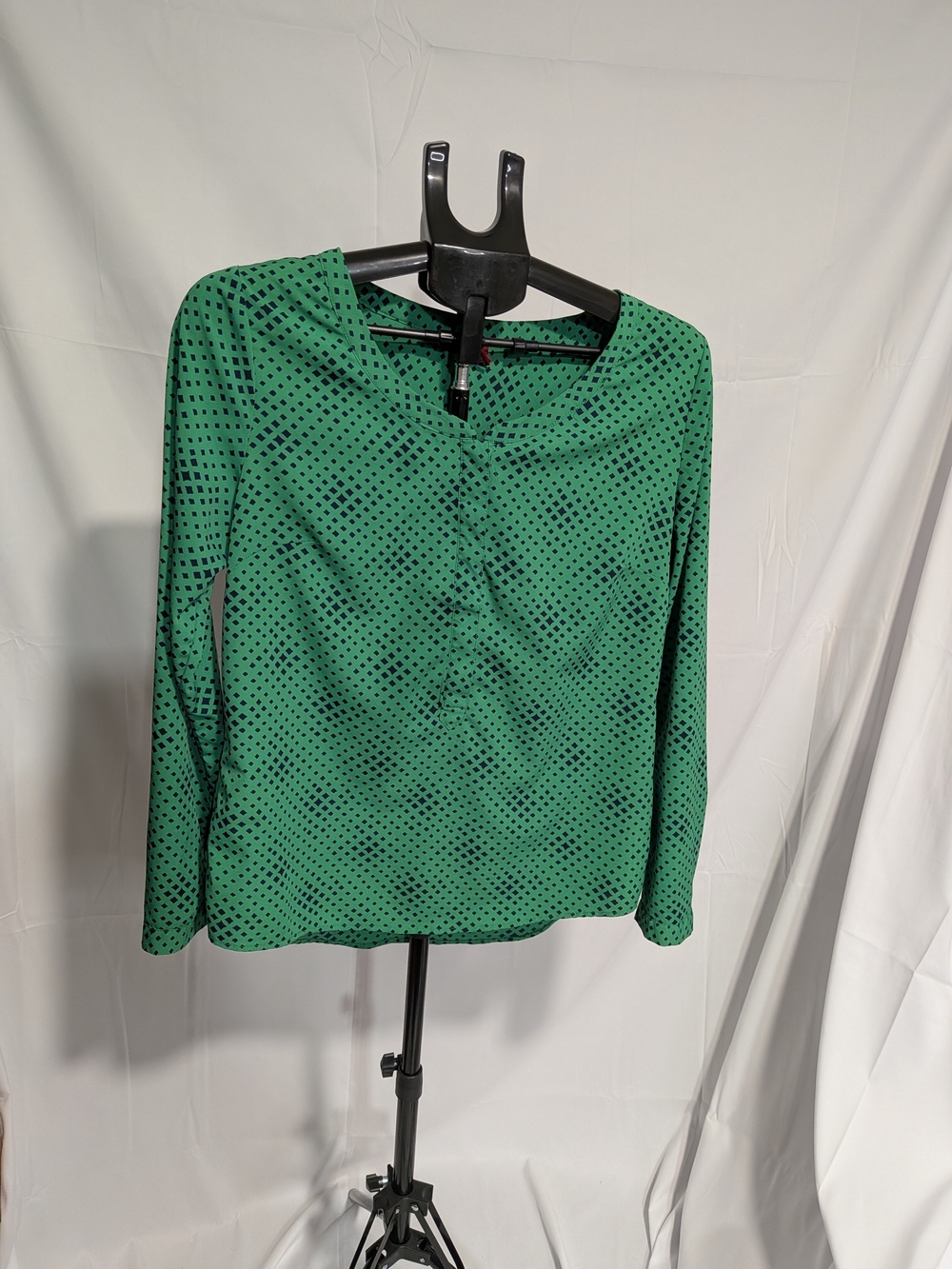 Merona Emerald Green Long Sleeve Blouse with Black Dot Pattern